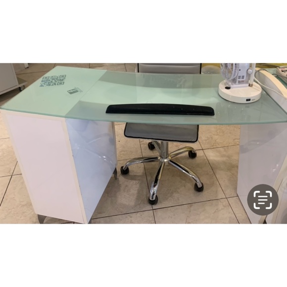 Spa and salon furnishing